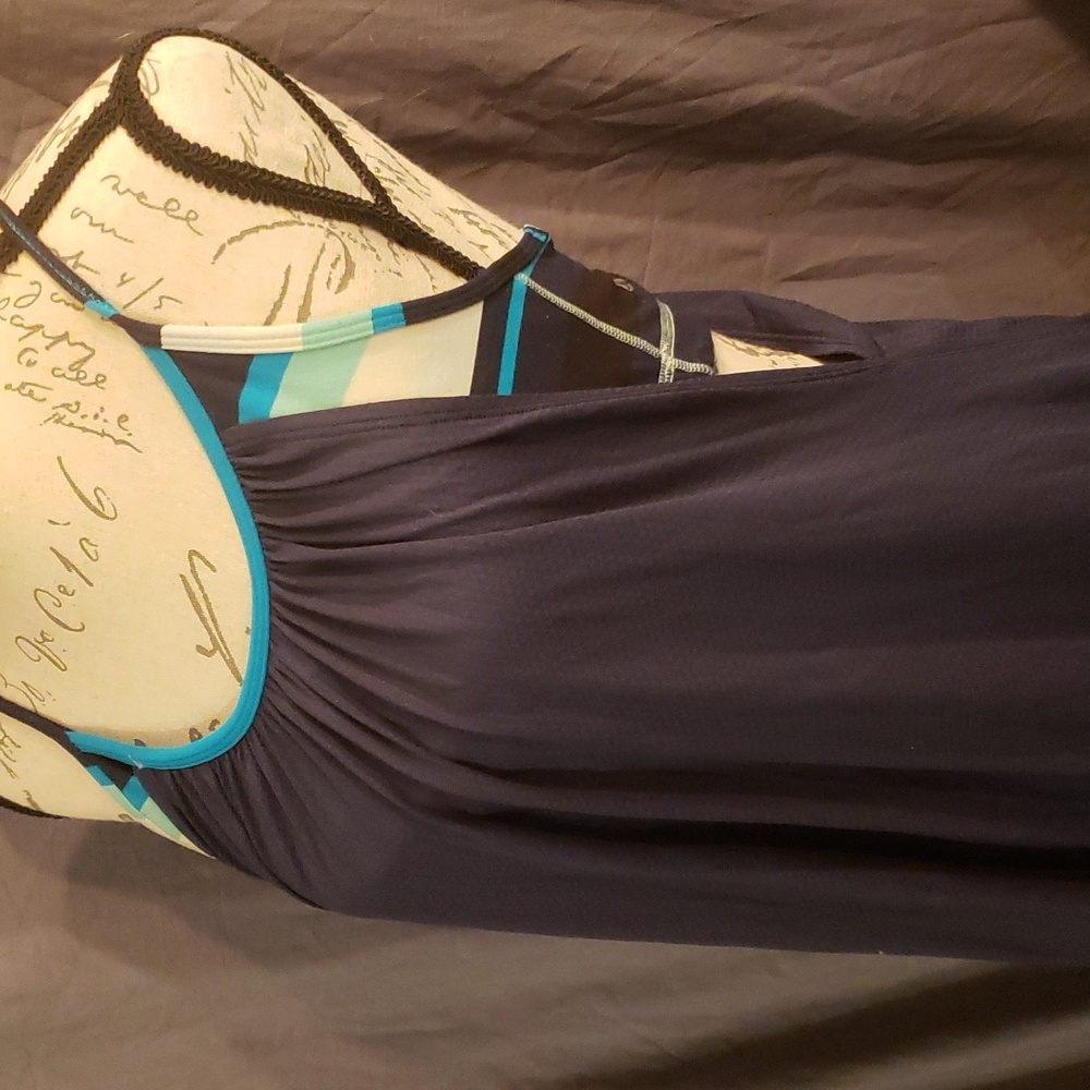 Lululemon tanktop dark blue with striped teal built in bra